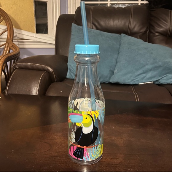 Colorful Toucan Tropical Plastic Reusable Bottle w/Straw, NWOT - Picture 1 of 6